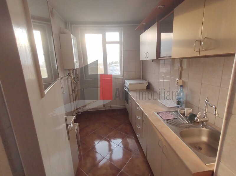 Bd. Obregia, Fantana Florilor, vanzare apartament 3 camere cu centrala.