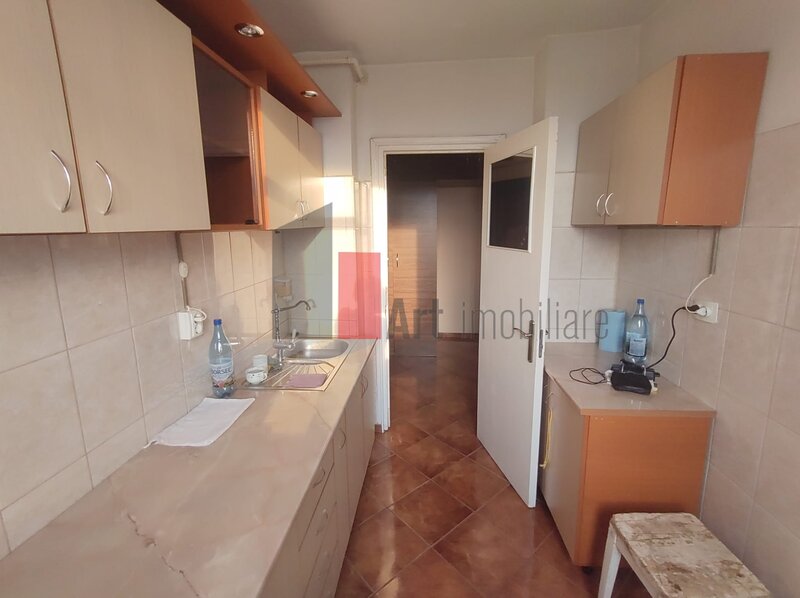 Bd. Obregia, Fantana Florilor, vanzare apartament 3 camere cu centrala.