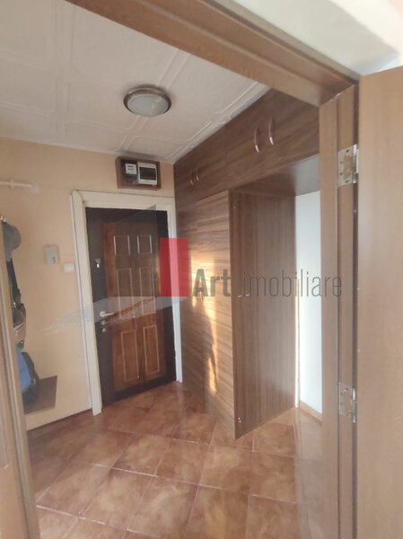 Bd. Obregia, Fantana Florilor, vanzare apartament 3 camere cu centrala.