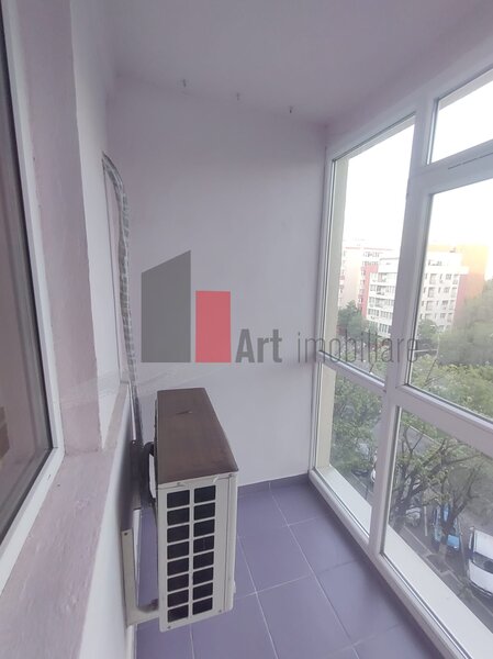 Bd. Obregia, Fantana Florilor, vanzare apartament 3 camere cu centrala.