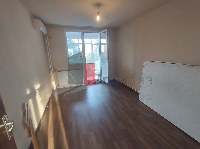 Bd. Obregia, Fantana Florilor, vanzare apartament 3 camere cu centrala.