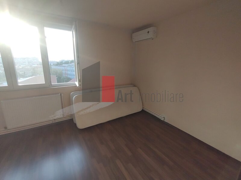 Bd. Obregia, Fantana Florilor, vanzare apartament 3 camere cu centrala.